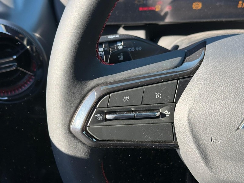 Chevrolet Equinox EV Vehicle Full-screen Gallery Image 11