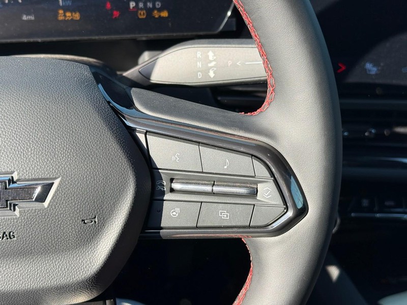 Chevrolet Equinox EV Vehicle Full-screen Gallery Image 12