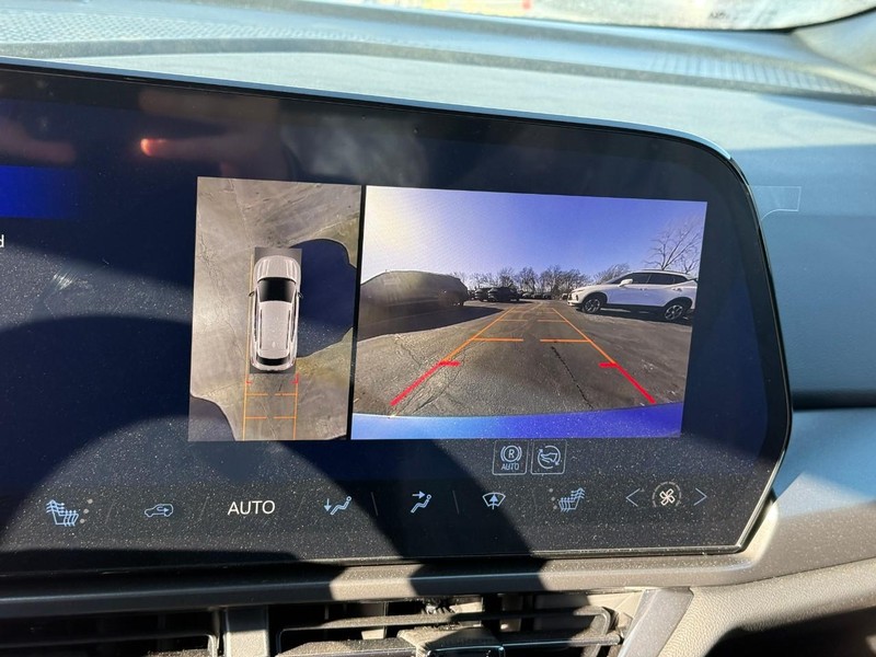 Chevrolet Equinox EV Vehicle Full-screen Gallery Image 14