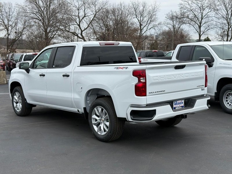 Chevrolet Silverado 1500 Vehicle Full-screen Gallery Image 3