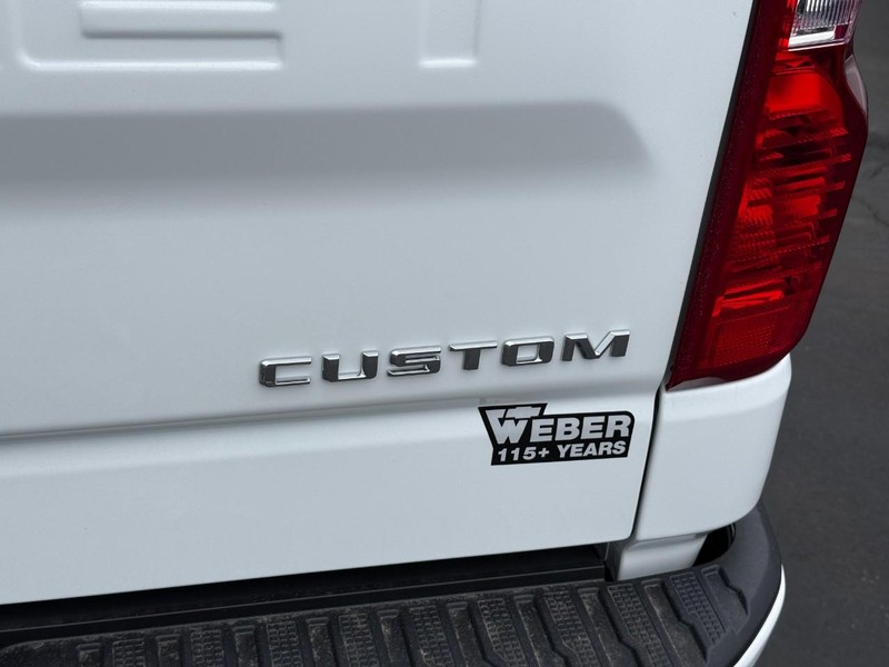 Chevrolet Silverado 1500 Vehicle Full-screen Gallery Image 5