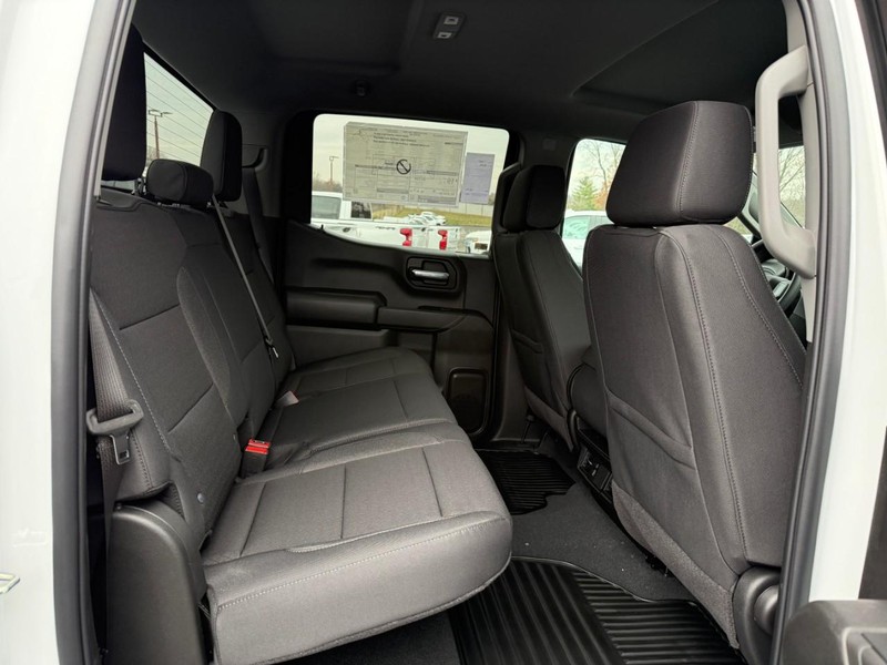 Chevrolet Silverado 1500 Vehicle Full-screen Gallery Image 6