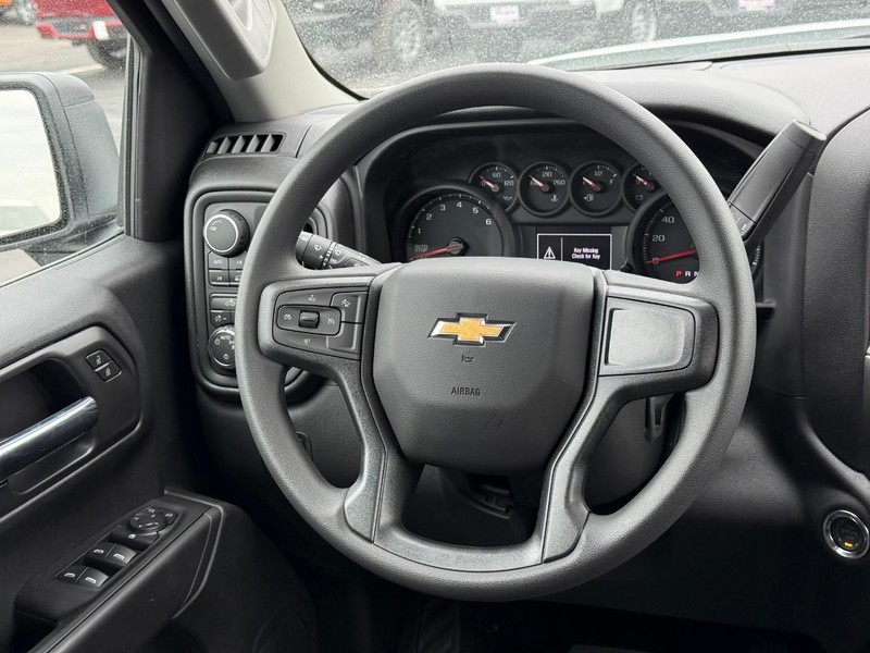Chevrolet Silverado 1500 Vehicle Full-screen Gallery Image 9