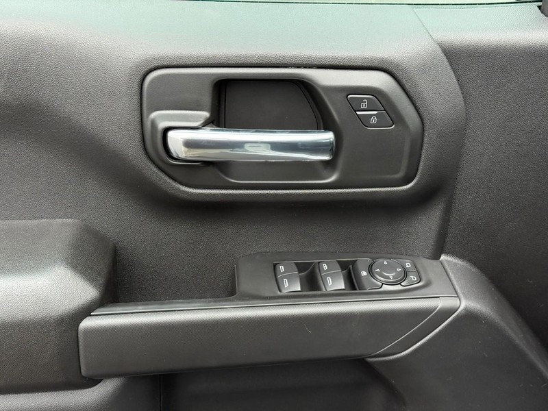 Chevrolet Silverado 1500 Vehicle Full-screen Gallery Image 12