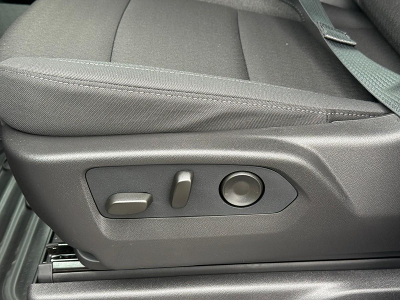 Chevrolet Silverado 1500 Vehicle Full-screen Gallery Image 14