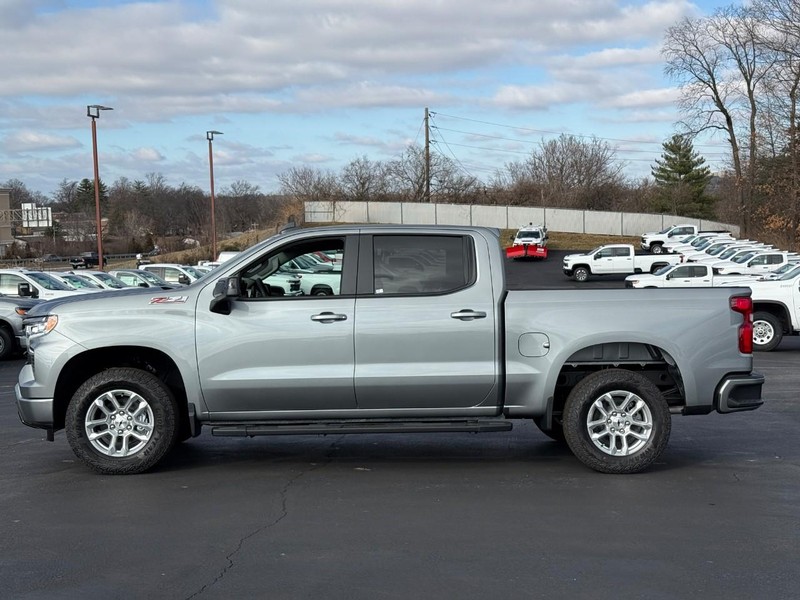 Chevrolet Silverado 1500 Vehicle Full-screen Gallery Image 2
