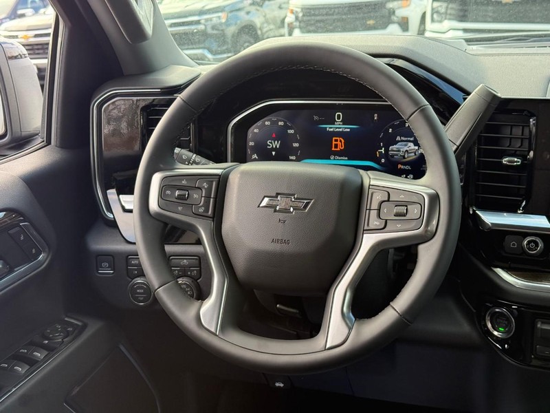 Chevrolet Silverado 1500 Vehicle Full-screen Gallery Image 7