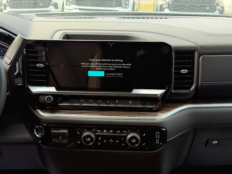 Chevrolet Silverado 1500 Vehicle Full-screen Gallery Image 8