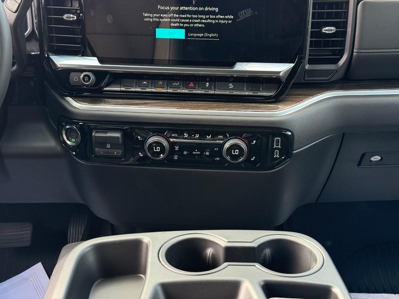 Chevrolet Silverado 1500 Vehicle Full-screen Gallery Image 9