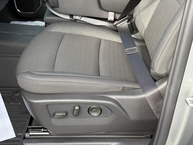 Chevrolet Silverado 1500 Vehicle Full-screen Gallery Image 11