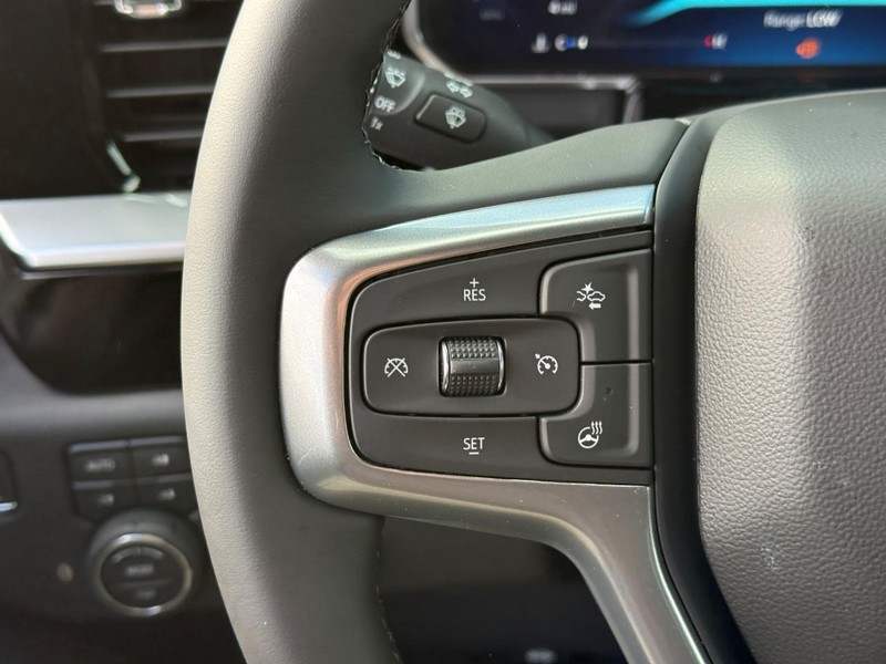 Chevrolet Silverado 1500 Vehicle Full-screen Gallery Image 13