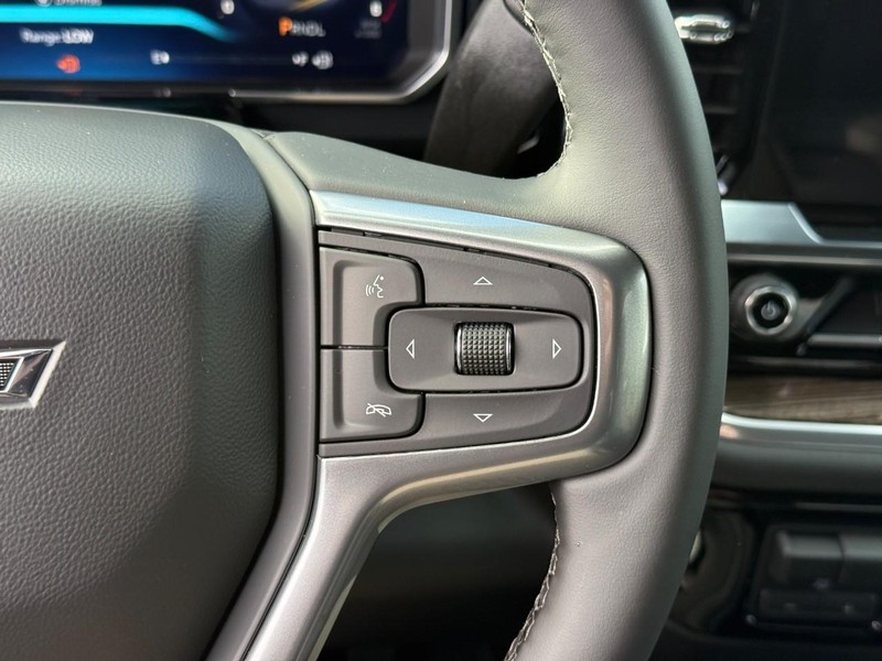 Chevrolet Silverado 1500 Vehicle Full-screen Gallery Image 14