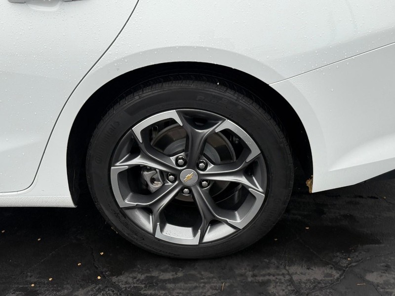 Chevrolet Malibu Vehicle Full-screen Gallery Image 4