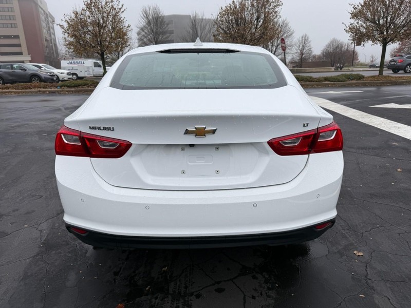 Chevrolet Malibu Vehicle Full-screen Gallery Image 6