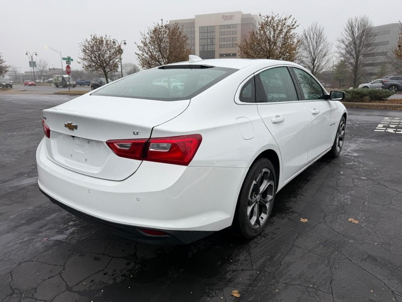 Chevrolet Malibu Vehicle Full-screen Gallery Image 7