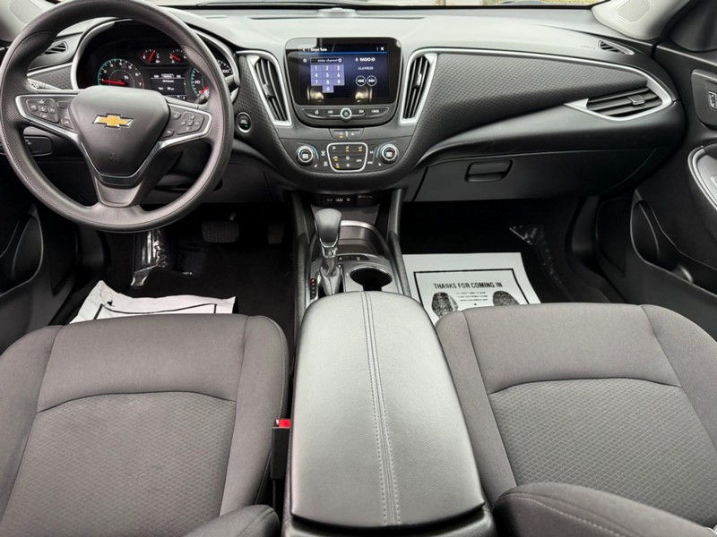 Chevrolet Malibu Vehicle Full-screen Gallery Image 11