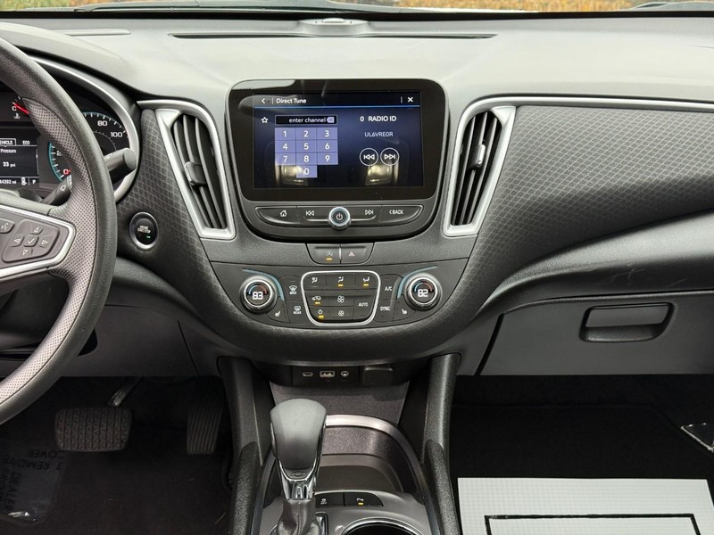 Chevrolet Malibu Vehicle Full-screen Gallery Image 13