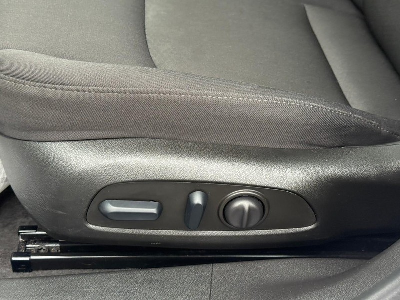 Chevrolet Malibu Vehicle Full-screen Gallery Image 17