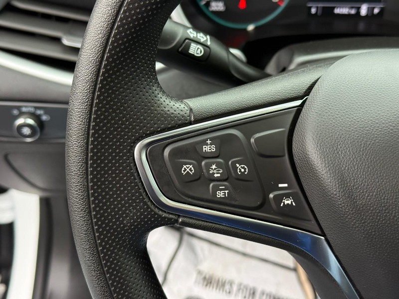 Chevrolet Malibu Vehicle Full-screen Gallery Image 18