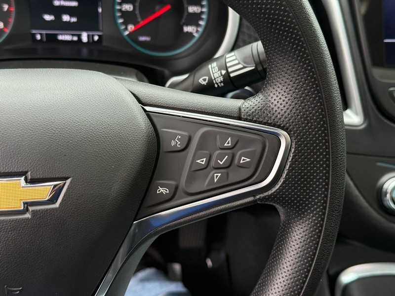 Chevrolet Malibu Vehicle Full-screen Gallery Image 19