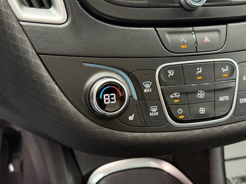 Chevrolet Malibu Vehicle Full-screen Gallery Image 21