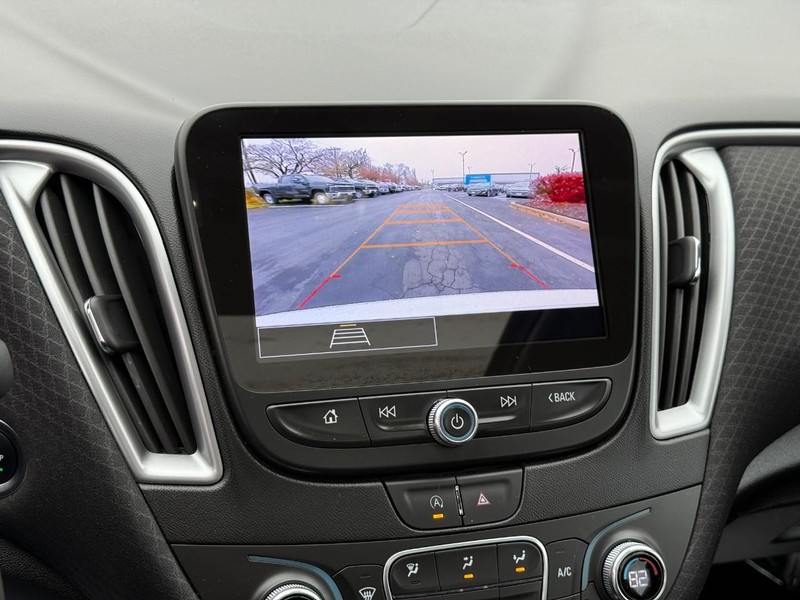 Chevrolet Malibu Vehicle Full-screen Gallery Image 22