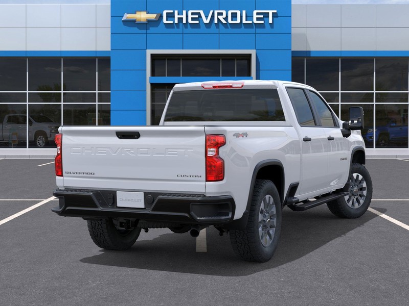 Chevrolet Silverado 2500HD Vehicle Full-screen Gallery Image 4