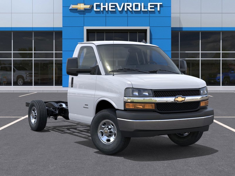 Chevrolet Express Commercial Cutaway Vehicle Full-screen Gallery Image 7