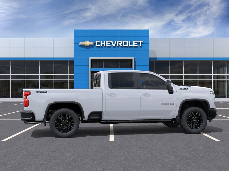 Chevrolet Silverado 2500HD Vehicle Full-screen Gallery Image 5