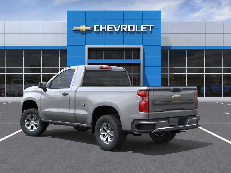Chevrolet Silverado 1500 Vehicle Full-screen Gallery Image 3