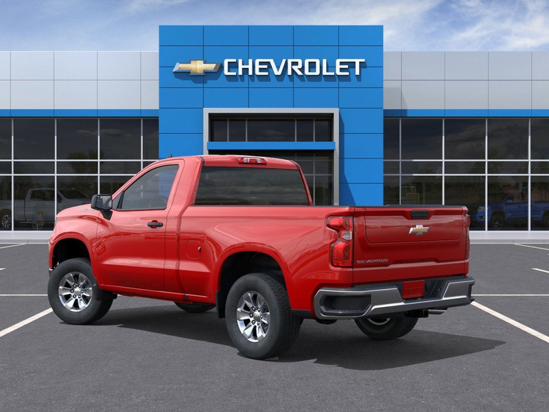 Chevrolet Silverado 1500 Vehicle Full-screen Gallery Image 3