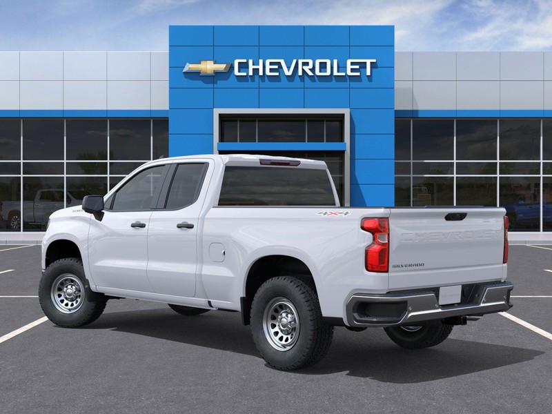 Chevrolet Silverado 1500 Vehicle Full-screen Gallery Image 3