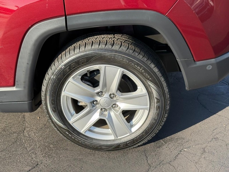 Jeep Compass Vehicle Full-screen Gallery Image 4