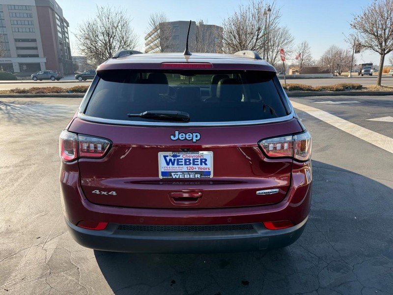 Jeep Compass Vehicle Full-screen Gallery Image 6