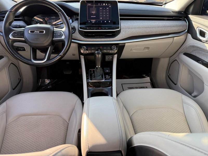 Jeep Compass Vehicle Full-screen Gallery Image 11