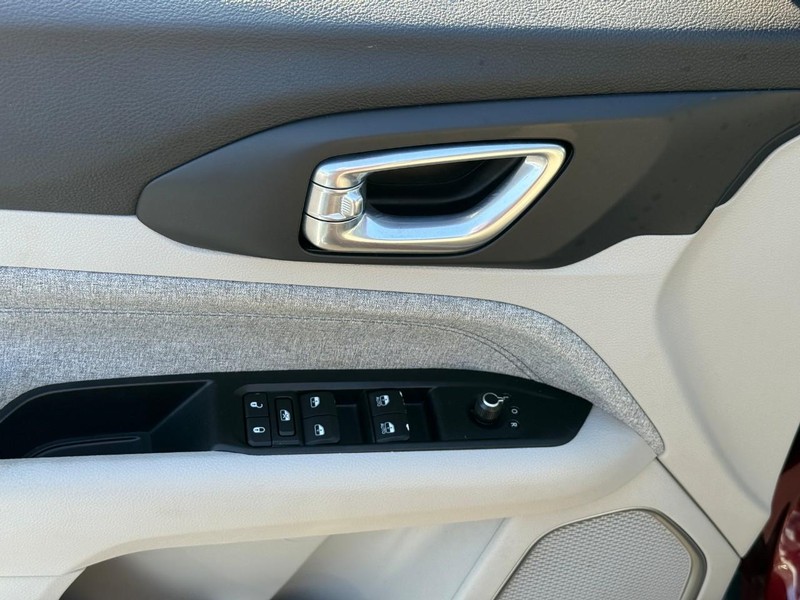 Jeep Compass Vehicle Full-screen Gallery Image 15