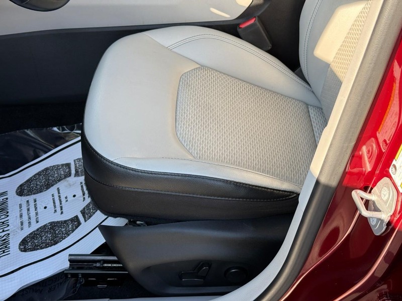 Jeep Compass Vehicle Full-screen Gallery Image 17