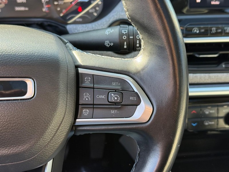 Jeep Compass Vehicle Full-screen Gallery Image 19