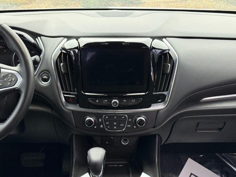 Chevrolet Traverse Vehicle Full-screen Gallery Image 15