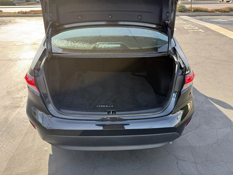 Toyota Corolla Vehicle Full-screen Gallery Image 6