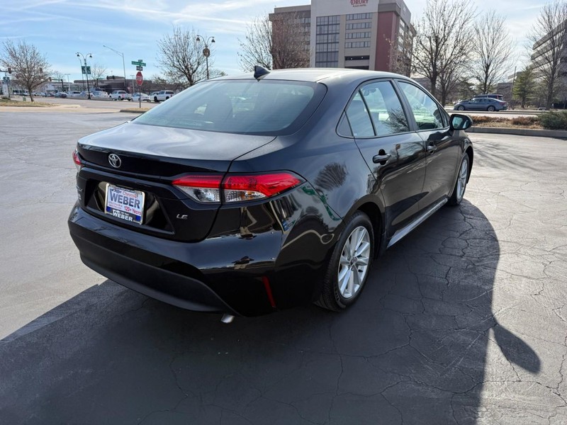 Toyota Corolla Vehicle Full-screen Gallery Image 8