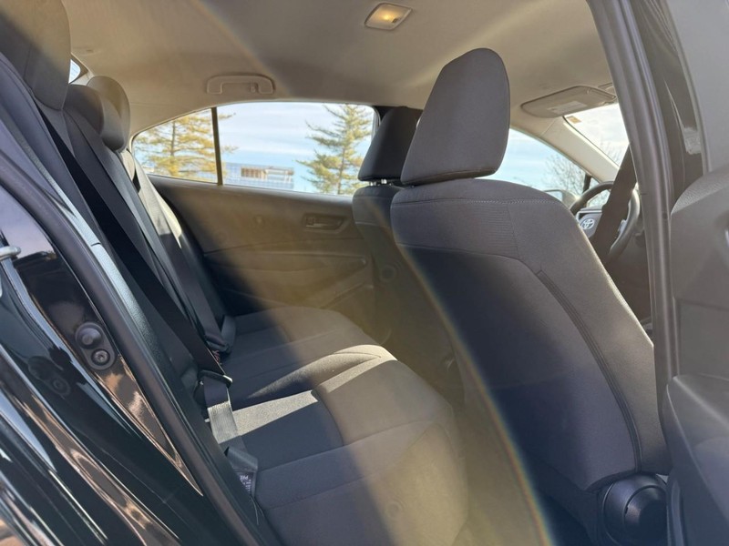 Toyota Corolla Vehicle Full-screen Gallery Image 11