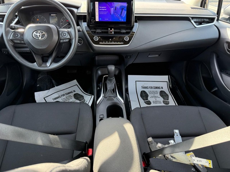 Toyota Corolla Vehicle Full-screen Gallery Image 12