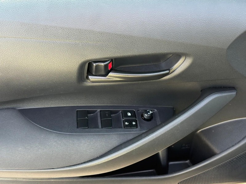 Toyota Corolla Vehicle Full-screen Gallery Image 16