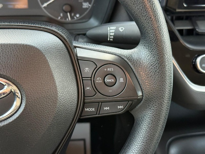 Toyota Corolla Vehicle Full-screen Gallery Image 19