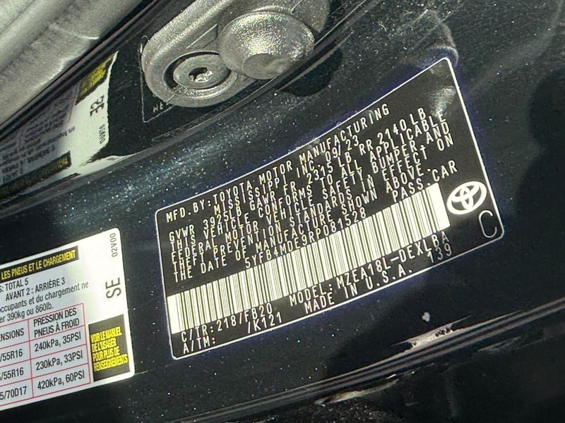 Toyota Corolla Vehicle Full-screen Gallery Image 22