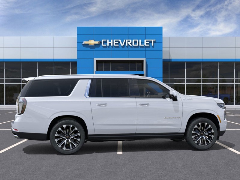 Chevrolet Suburban Vehicle Full-screen Gallery Image 5