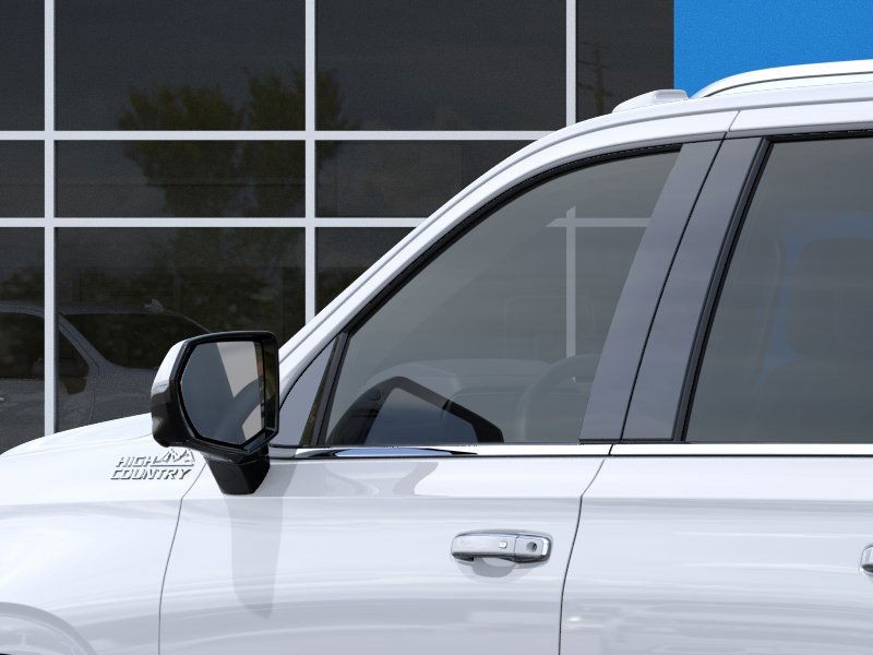 Chevrolet Suburban Vehicle Full-screen Gallery Image 12