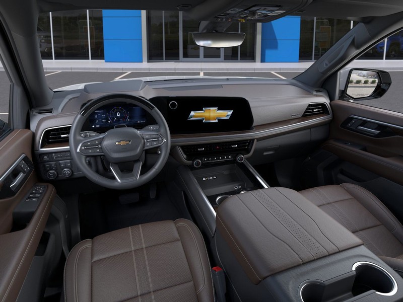 Chevrolet Suburban Vehicle Full-screen Gallery Image 15