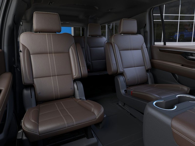 Chevrolet Suburban Vehicle Full-screen Gallery Image 17